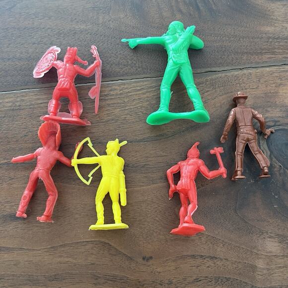 Vintage Plastic Toy Figures Indians Cowboy Lot of 6 - Picture 4 of 5